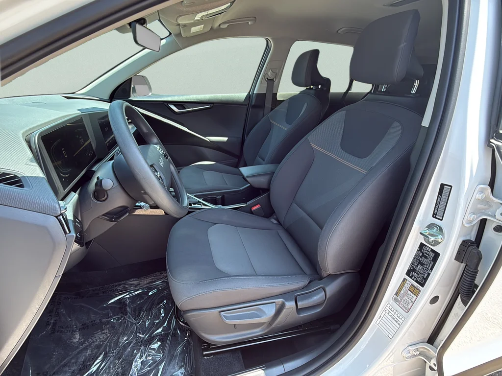 Used 2025 Snow White Pearl Kia LX image 25