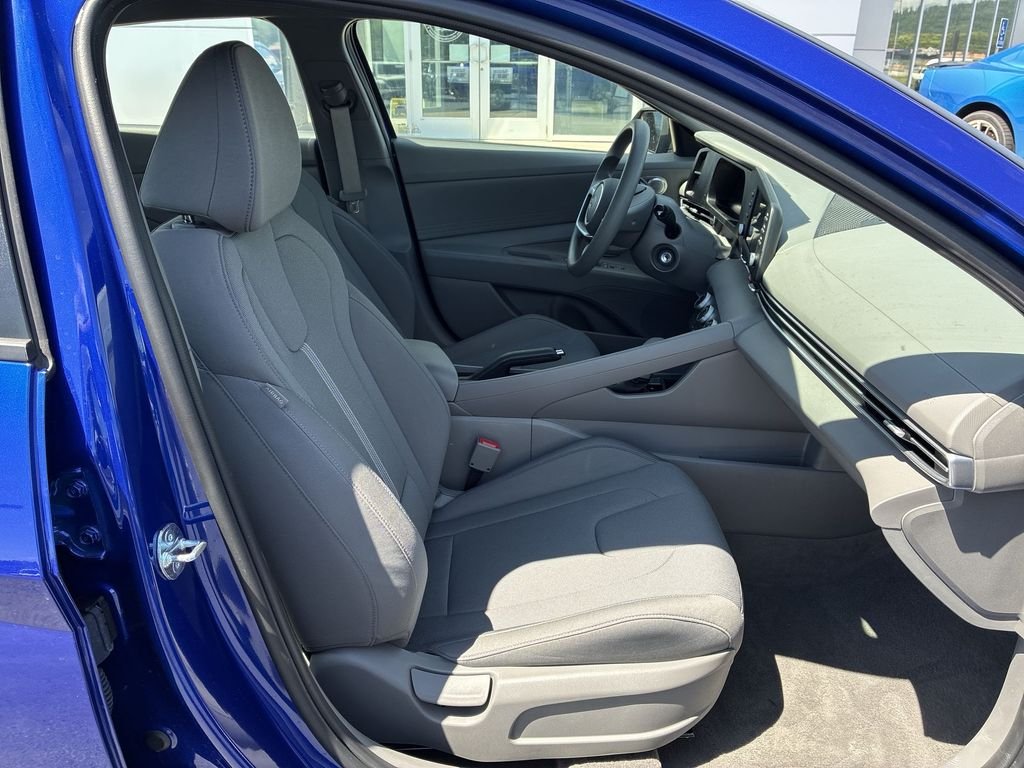 Used 2025 Blue Hyundai SE image 23
