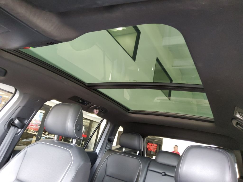 Used 2022  Volkswagen 2.0T SE R-Line Black image 25