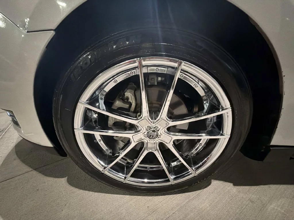 Used 2018 White Ford Limited image 10