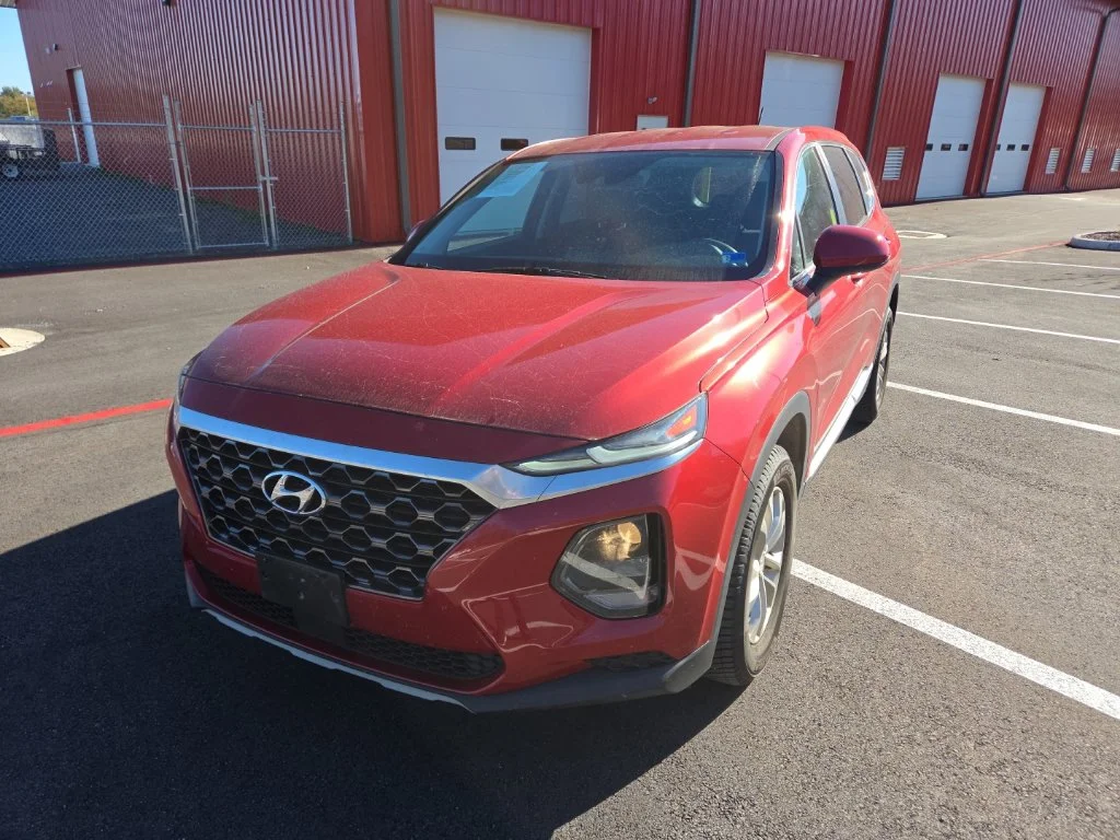 Used 2020 Red Hyundai SE image 3