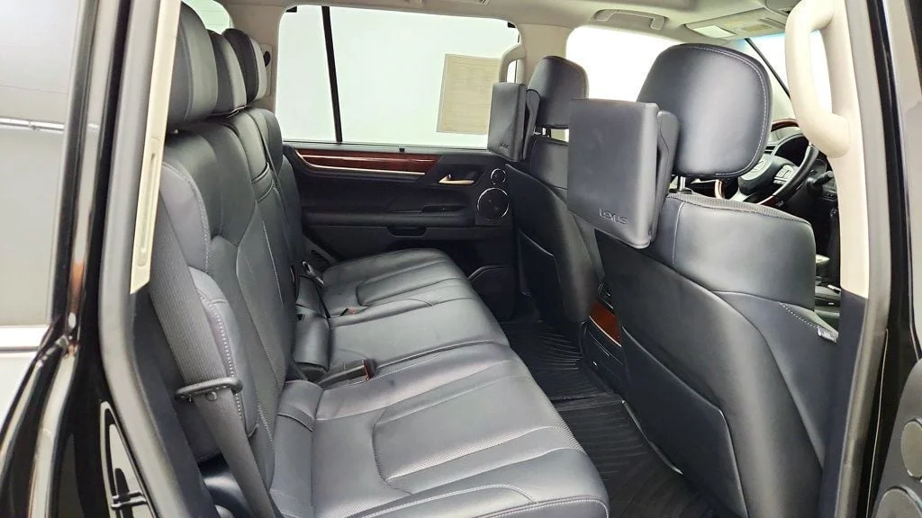 Used 2019 Black Onyx Lexus LX 570 Three Row 4WD w/ Mark Levinson, Rear DVD & Luxury Pkg image 27
