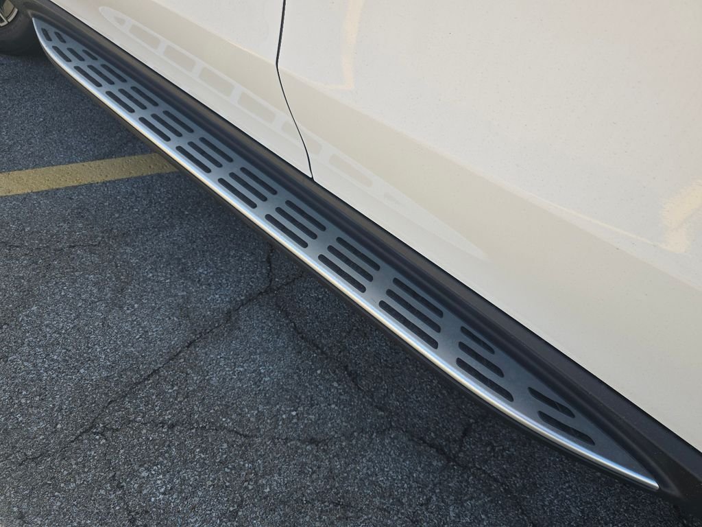 New 2026 MANUFAKTUR Moonlight White Metallic Mercedes-Benz GLE 450 image 24