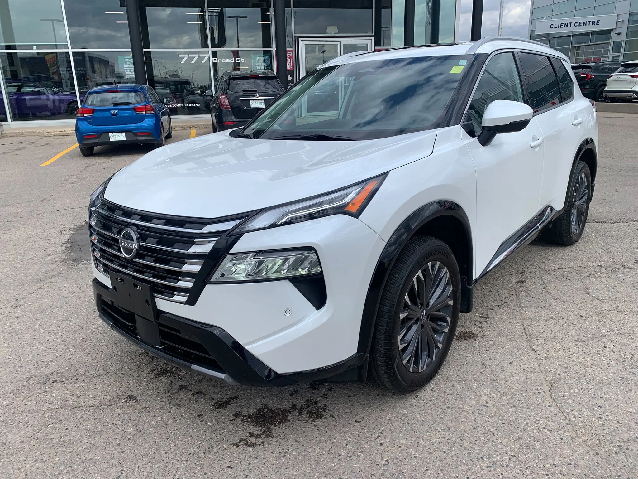 Certified Used 2024 Everest White Pearl Tricoat Nissan Platinum AWD*Adaptive Cruise | Remote Start | Nav | 360 Cam | Htd Leather | Pano Roof | Htd Wheel image 3