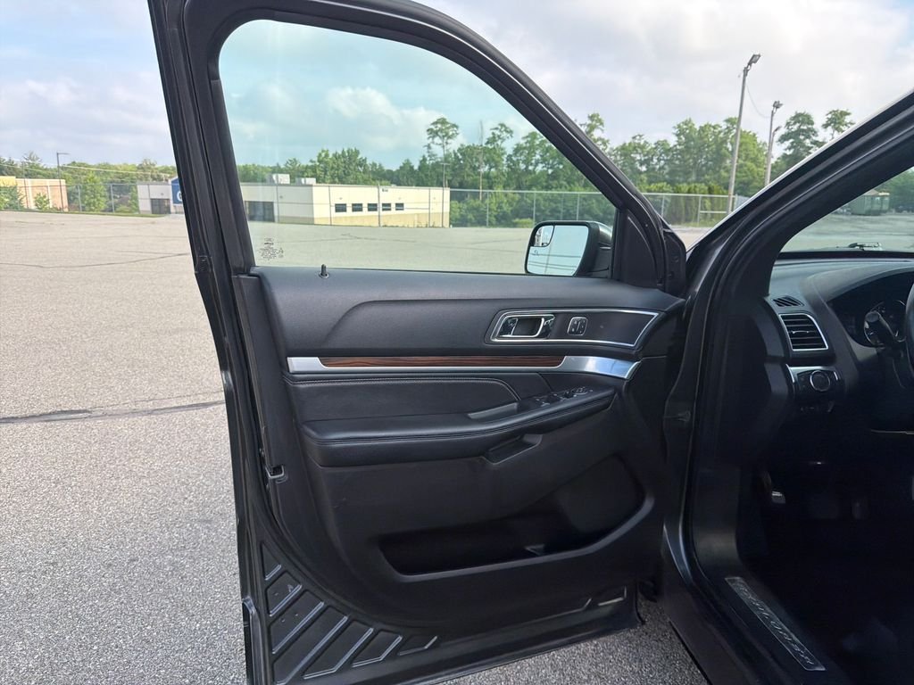 Used 2018 Gray Ford Limited image 12