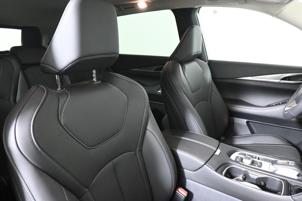 New 2027 GRAPHITE SHADOW INFINITI Luxe AWD image 36