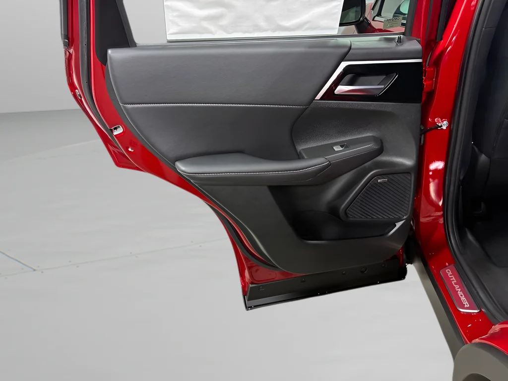 New 2026 Red Diamond Mitsubishi LE 1.5T 2WD image 28