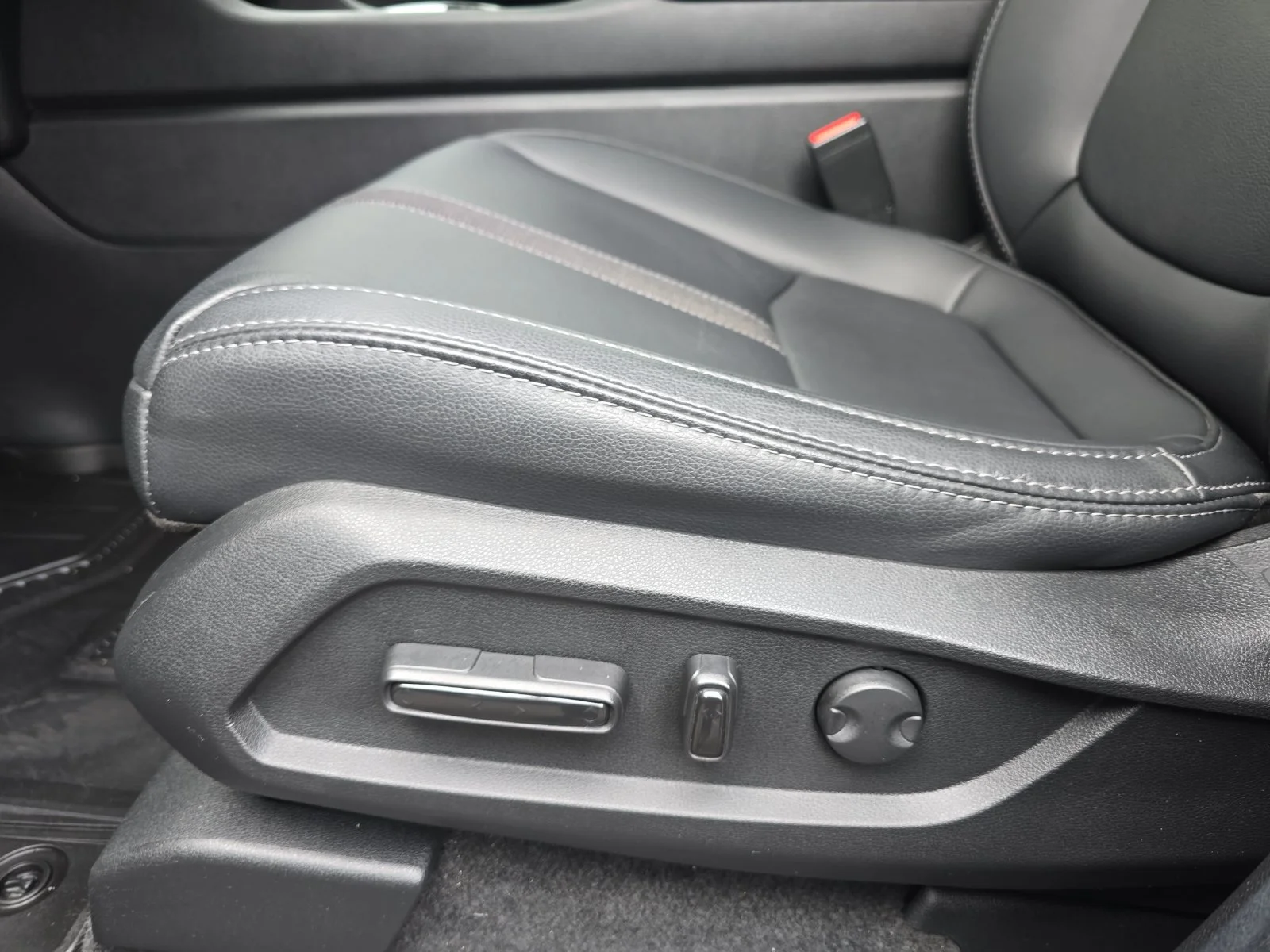 2025 Honda Pilot EX-L - Photo 30