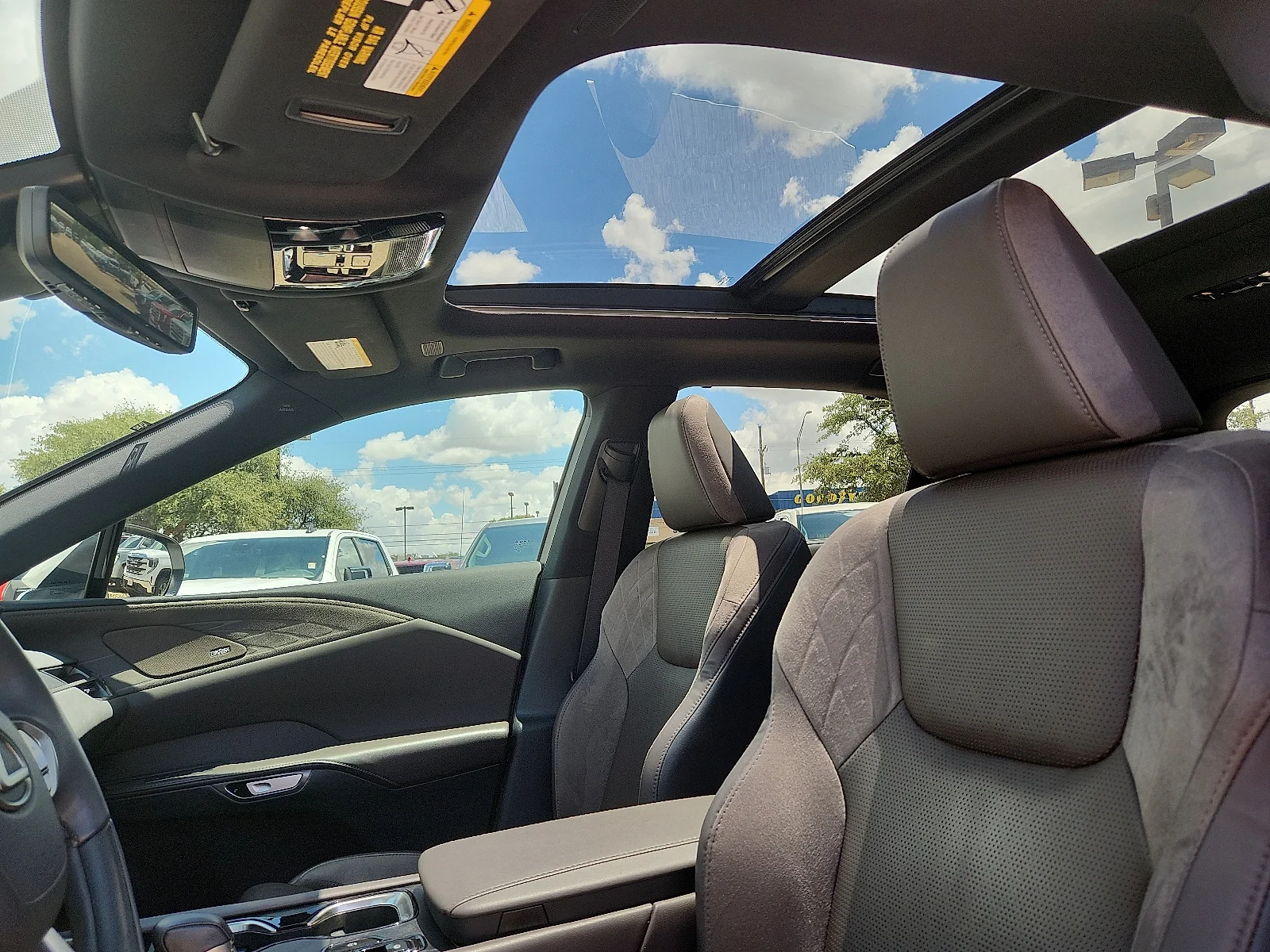 Used 2023 White Lexus 350 Luxury image 13