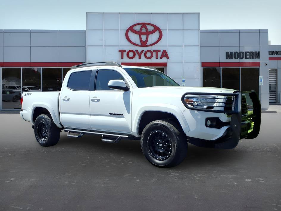 Used 2019 Super White Toyota SR5 image 10