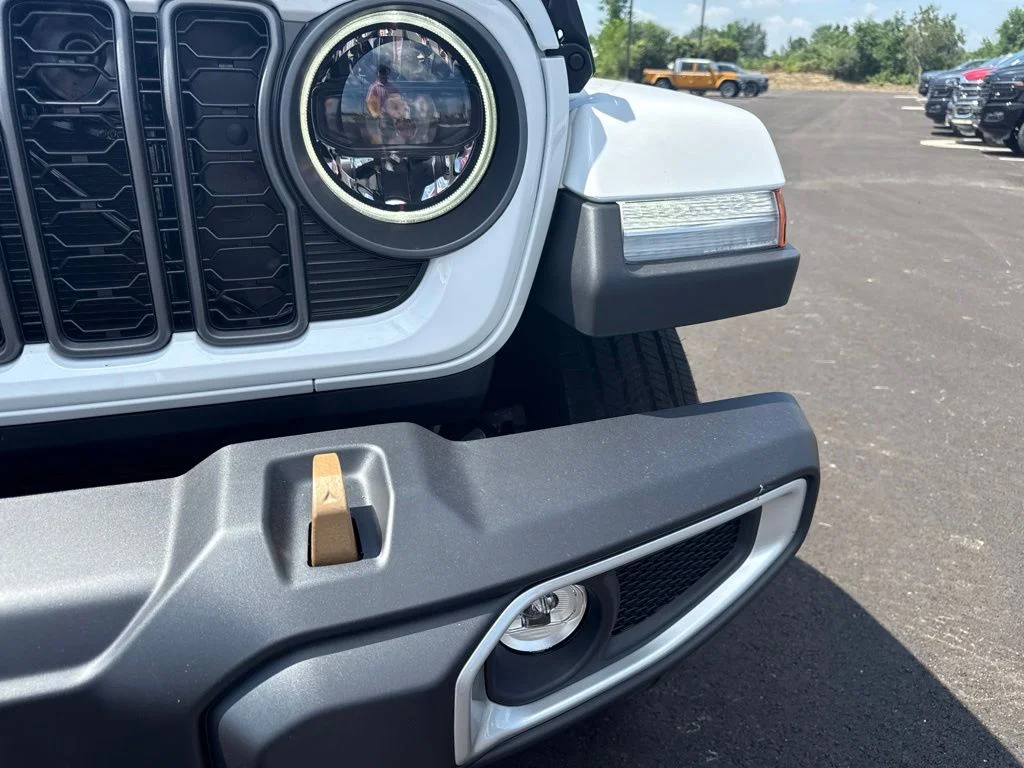 New 2026 Bright White Clear-Coat Exterior Paint Jeep 85th Anniversary Edition image 9