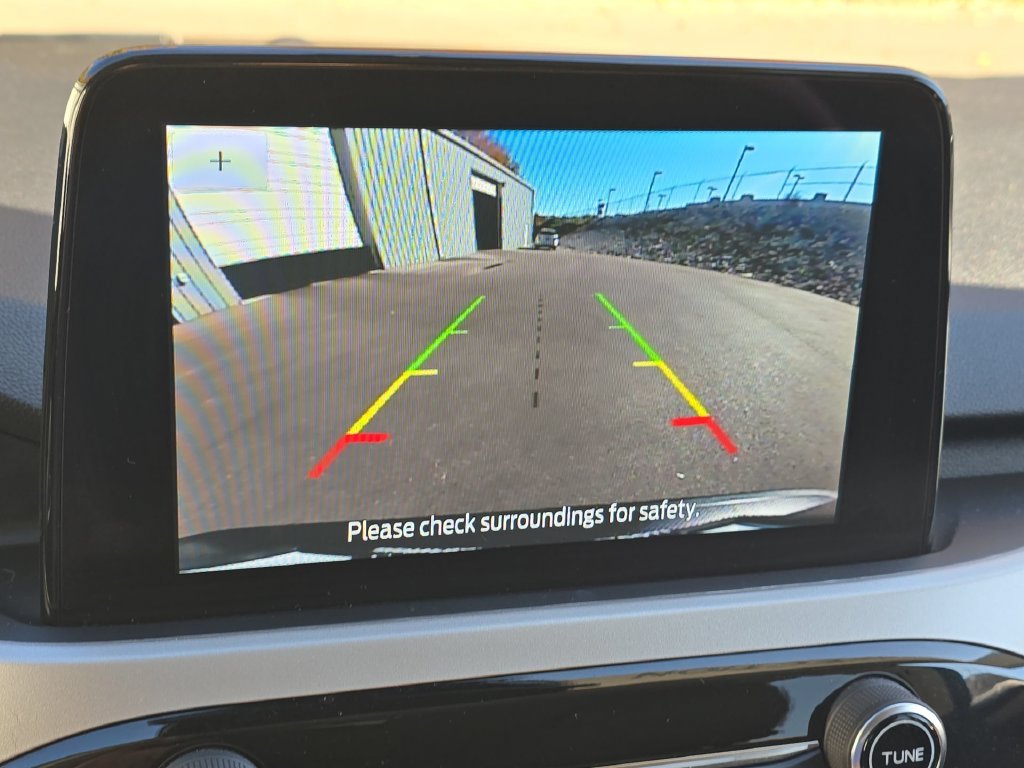 Used 2021 Black Ford SE image 17