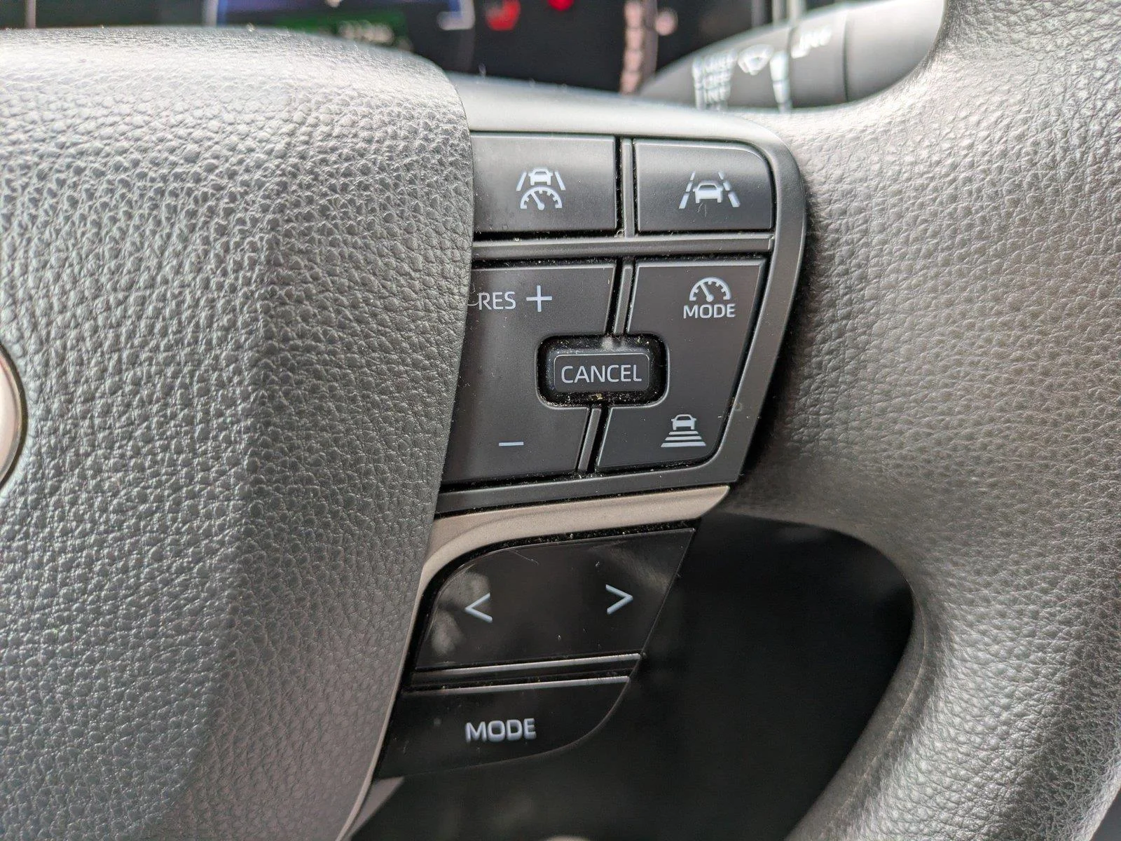 Used 2025  Toyota LE image 23