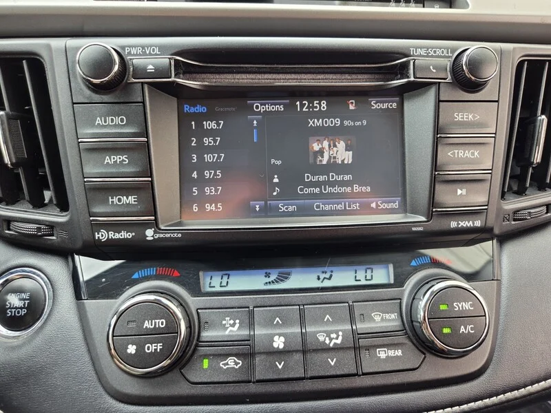 Used 2018 Silver Sky Metallic TOYOTA XLE AWD image 27