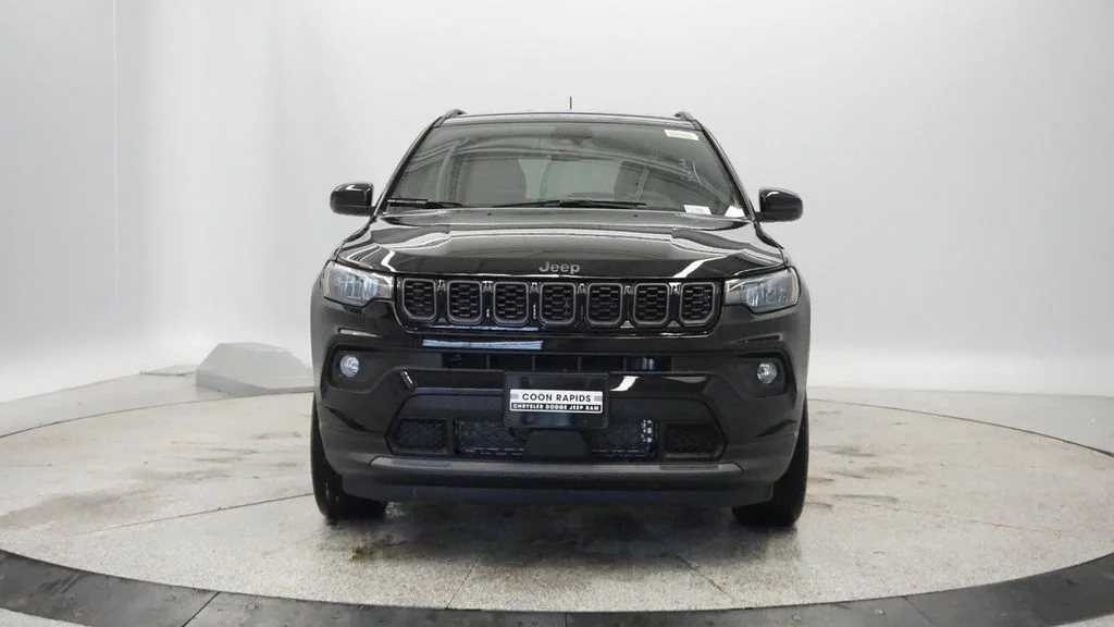New 2026 Diamond Black Crystal Pearlcoat Jeep Latitude image 15