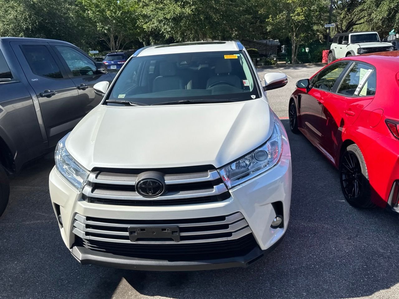 Used 2018 White Toyota XLE image 2