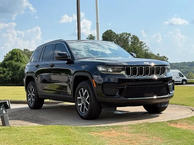 2027 Jeep Grand Cherokee Laredo X