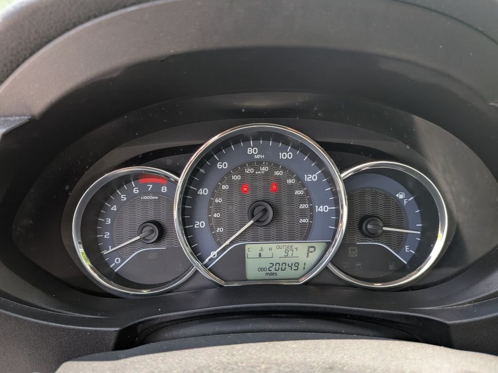 Used 2015 Gray Toyota LE image 16