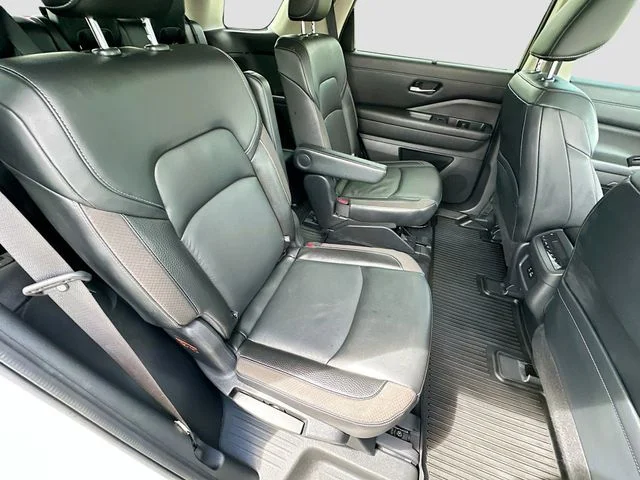 Used 2022 White Nissan SL image 29