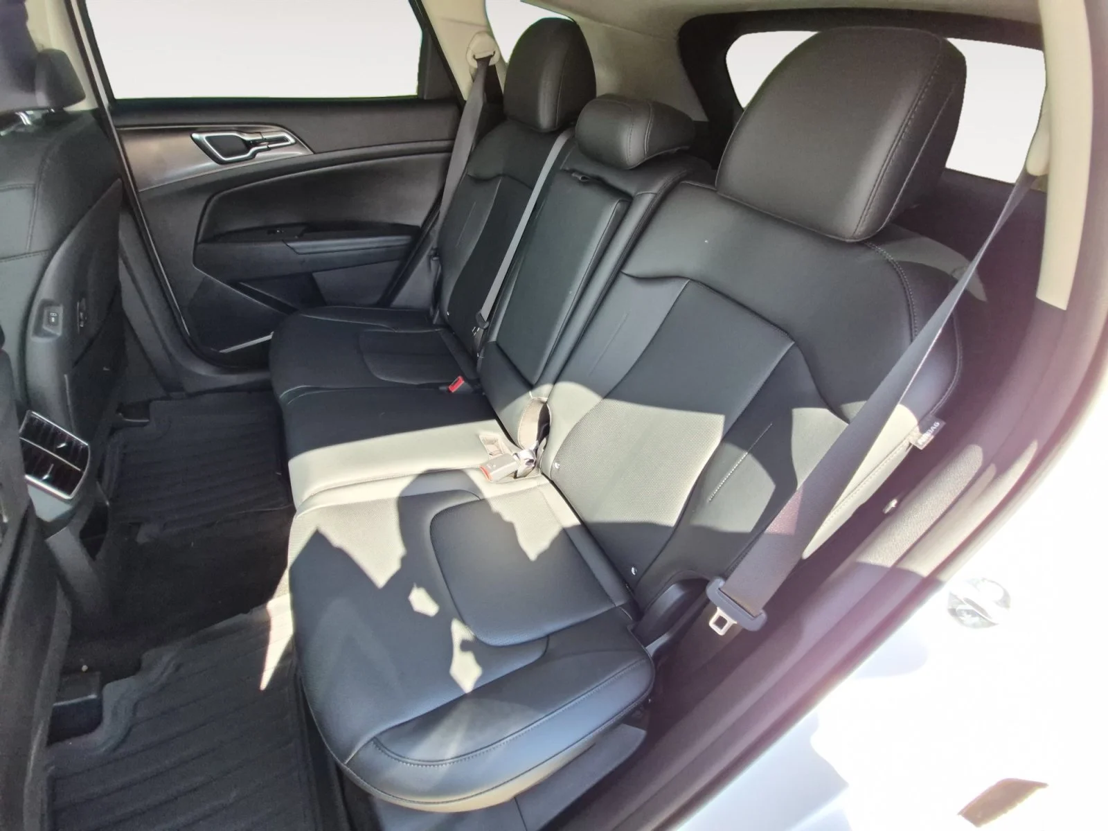 Used 2026 Glacial White Pearl Kia SX image 24