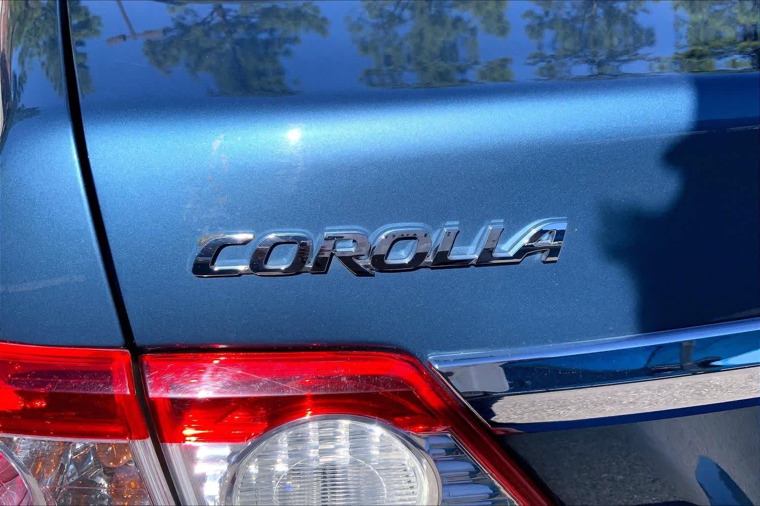 Used 2013 Tropical Sea Metallic Toyota LE image 10