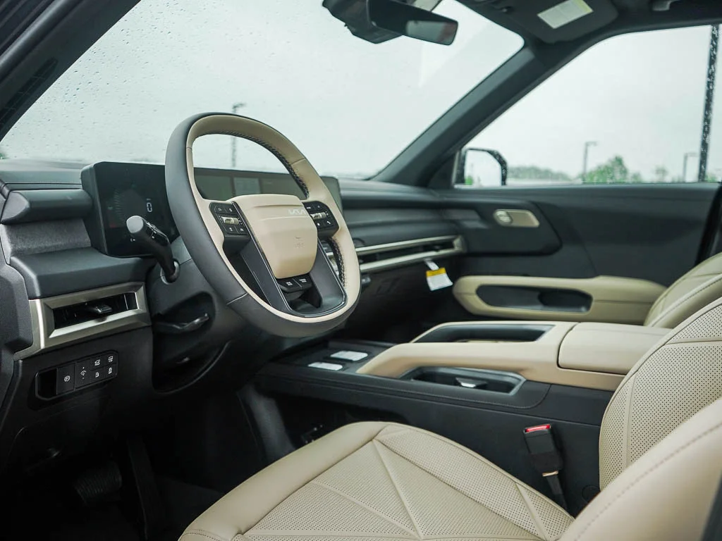 New 2027 Ivory Silver Kia EX AWD image 19