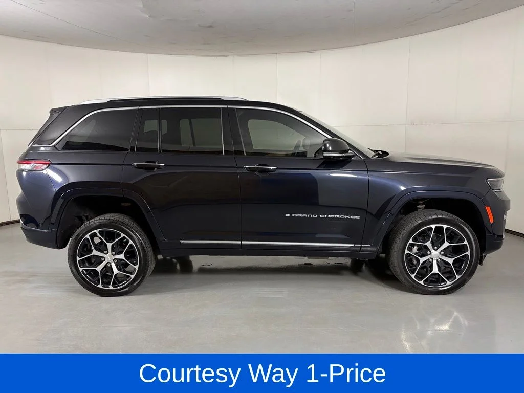 Used 2023 Black Jeep Summit Reserve 4xe image 11