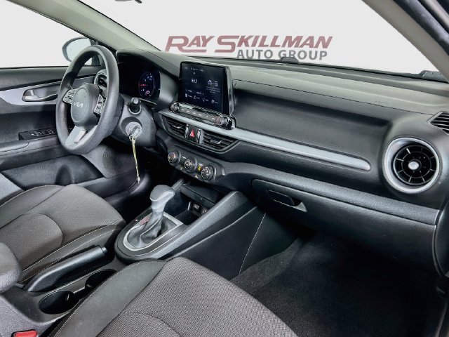 2023 Kia Forte LXS - Photo 34