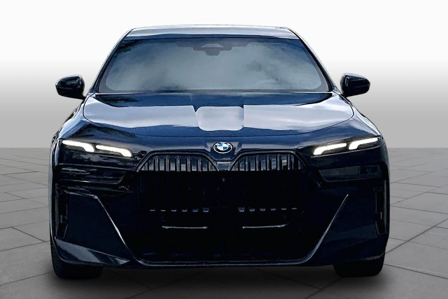 Used 2023 Carbon Black Metallic BMW 740i image 3