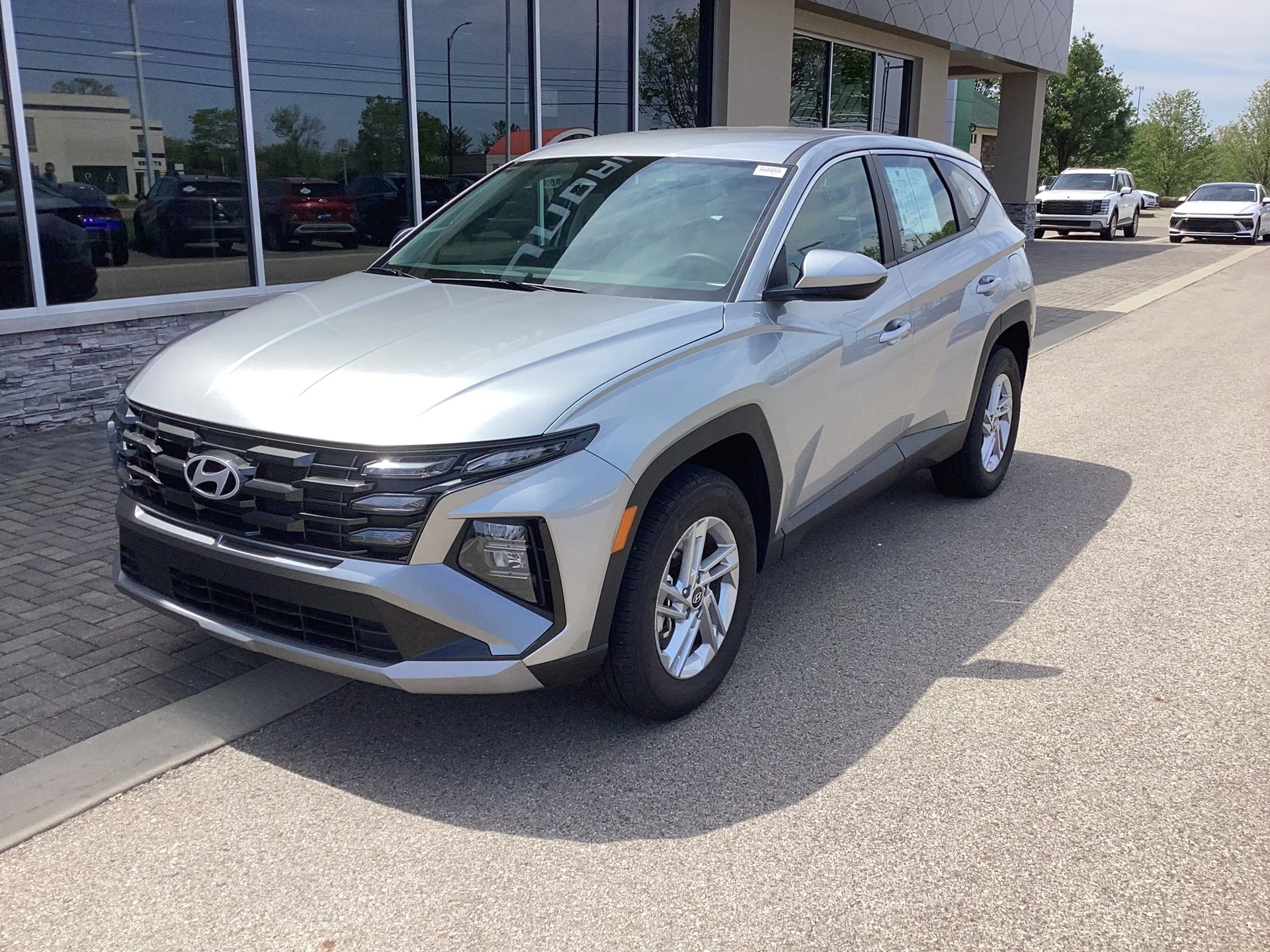 Certified Used 2025 Shimmering Silver Metallic Hyundai SE image 8