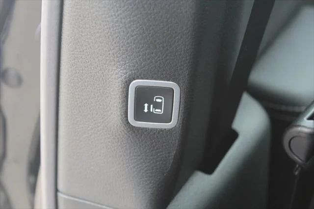 2026 Chrysler Pacifica Limited - Photo 11