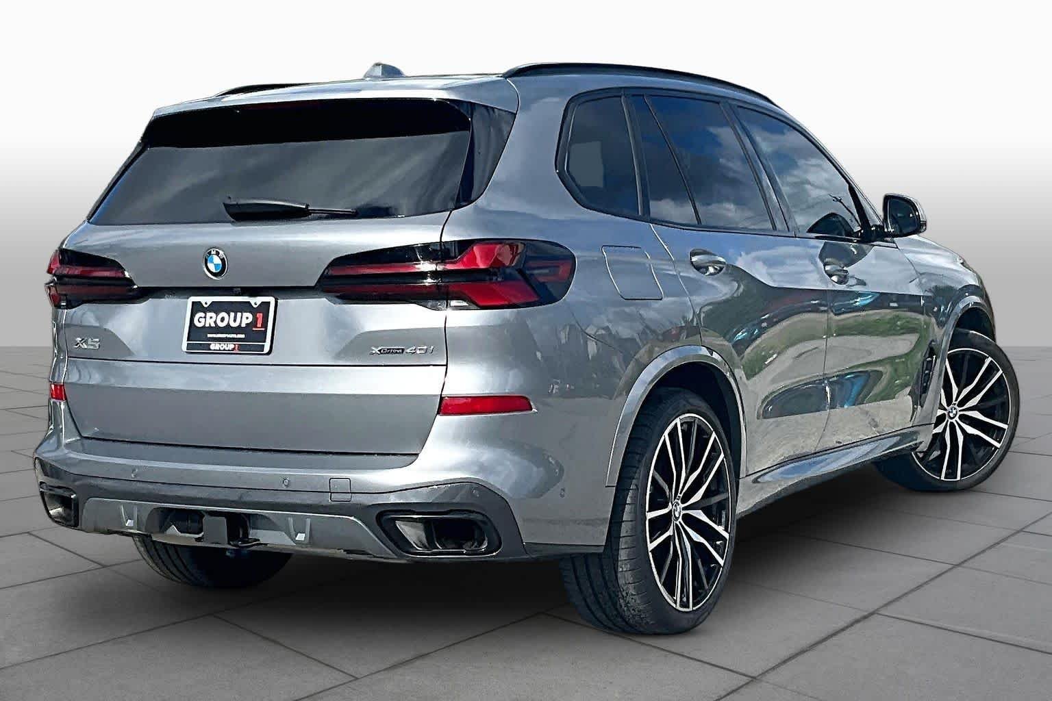 Used 2026 Skyscraper Grey Metallic BMW xDrive40i image 12