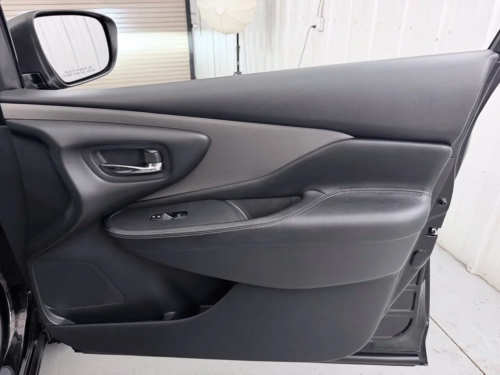 Used 2019 Black Nissan S image 35