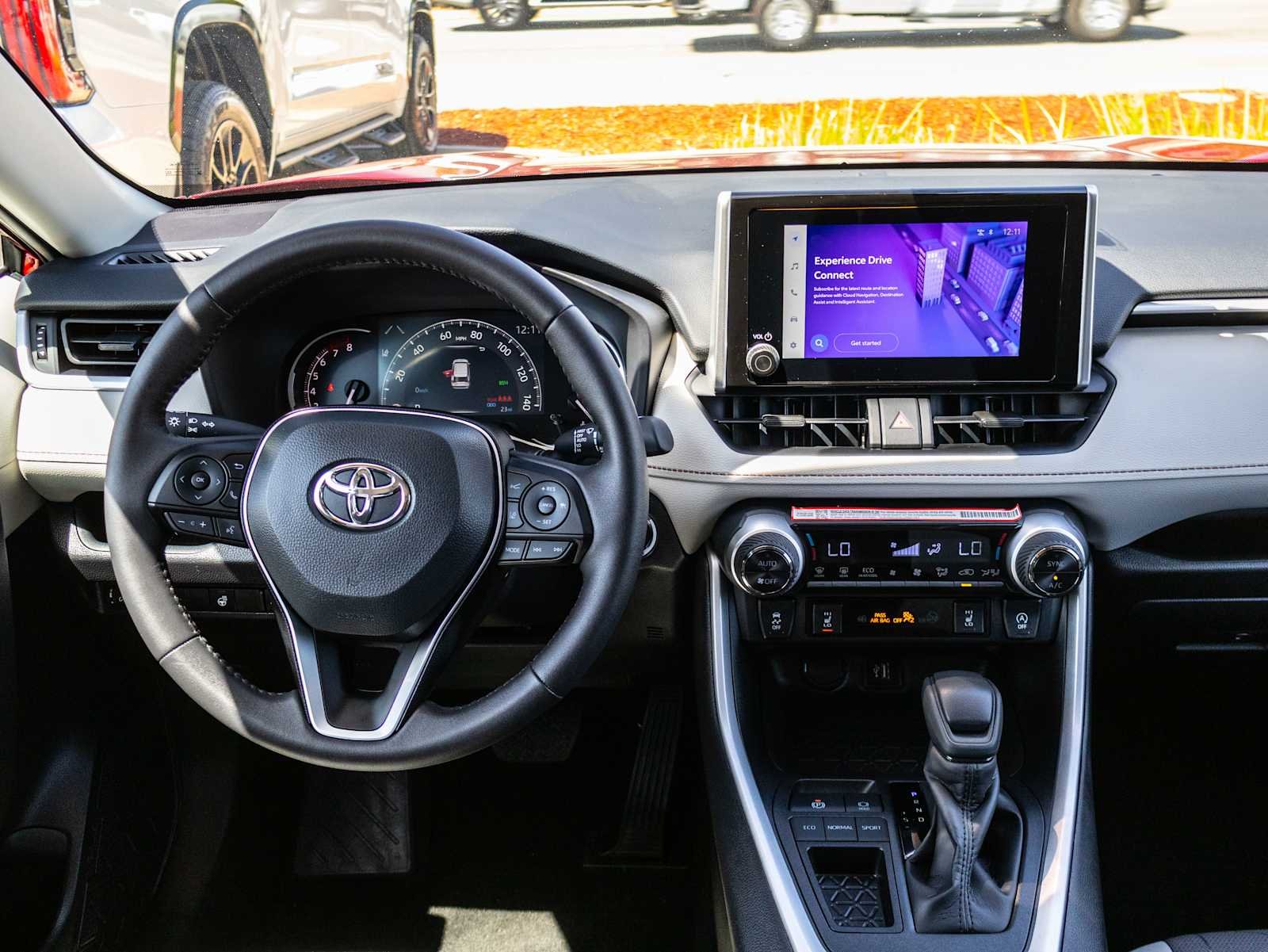 2025 Toyota RAV4 XLE - Photo 21