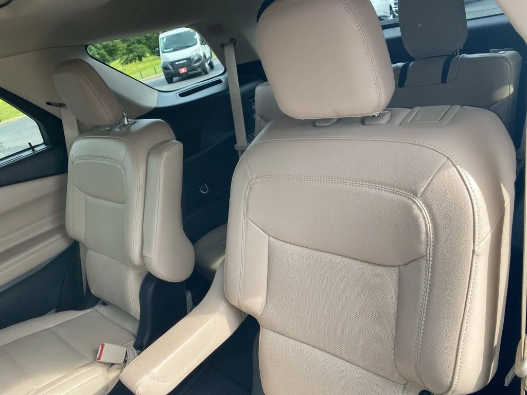 Used 2023 White Ford Limited image 35