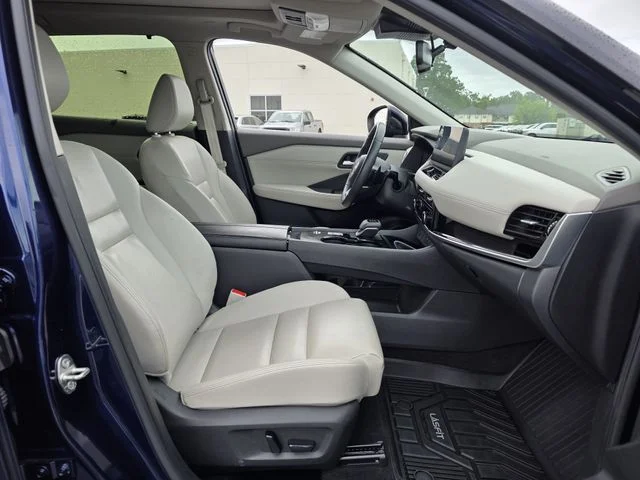 Certified Used 2024 Blu Blk Roof Nissan SL image 27