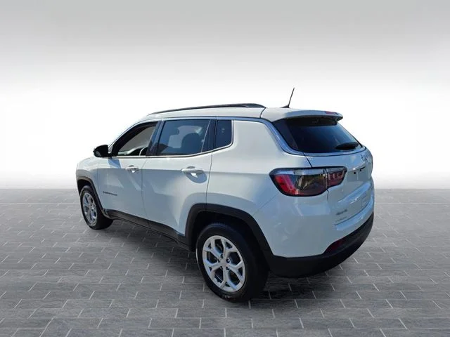 Used 2024 White Jeep Latitude image 6