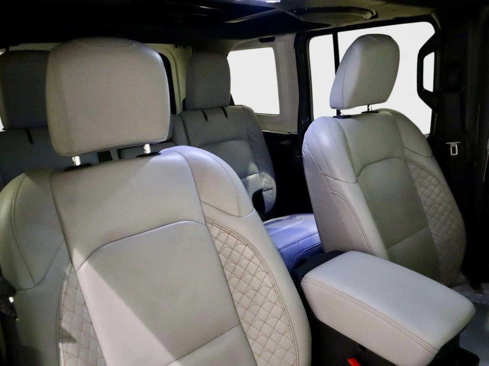 Used 2022 Sting-Gray Clearcoat Jeep Unlimited High Altitude image 16
