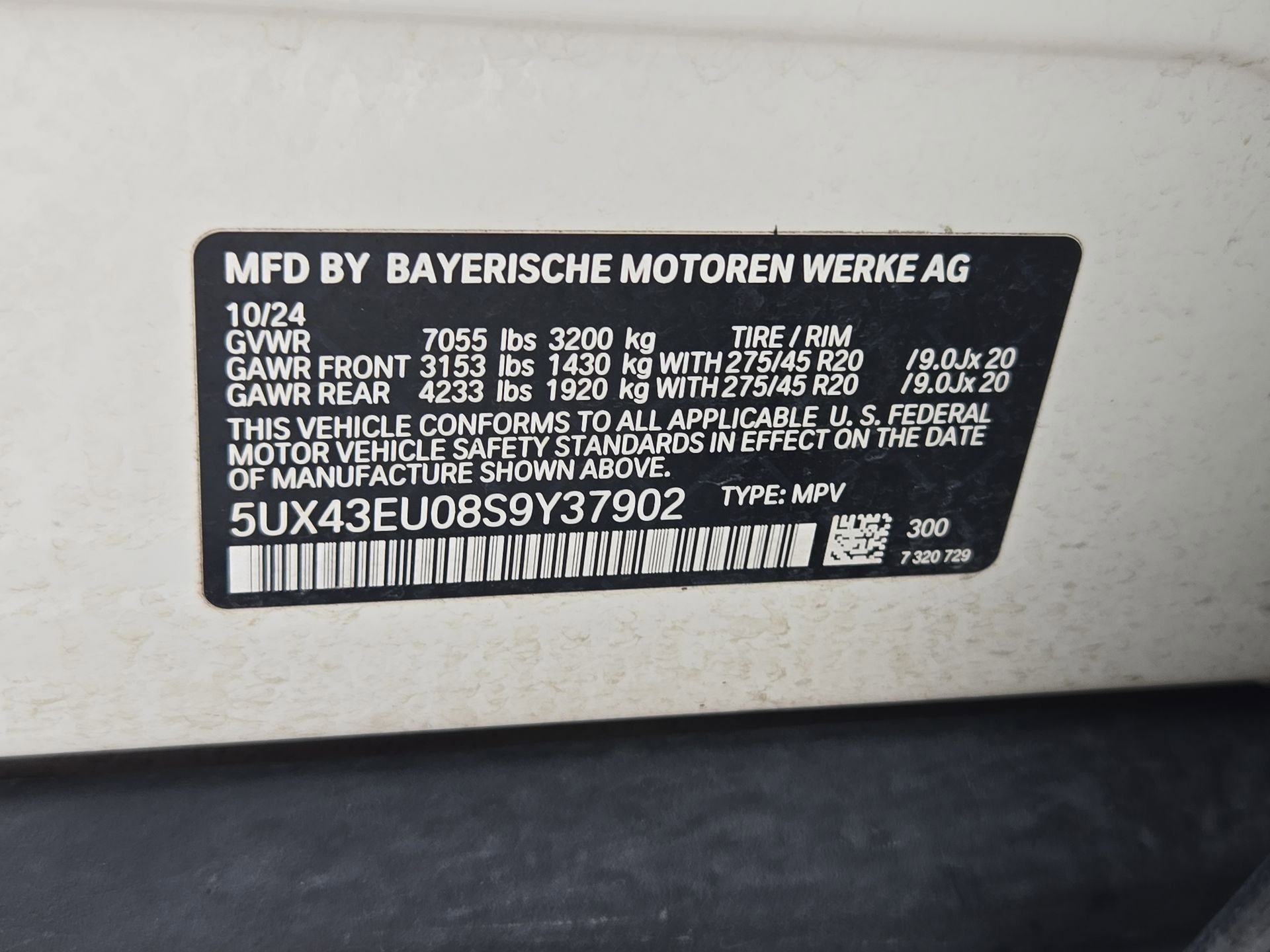 Used 2025 Alpine White BMW xDrive50e image 35