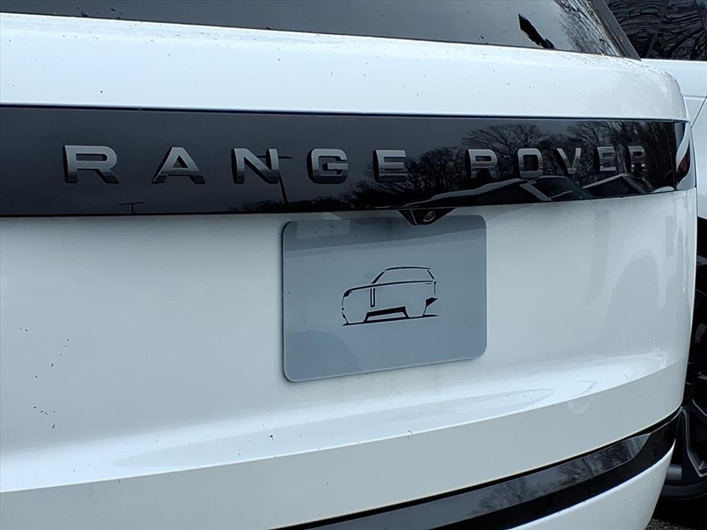 New 2026 Ostuni Pearl White Land Rover SE image 19