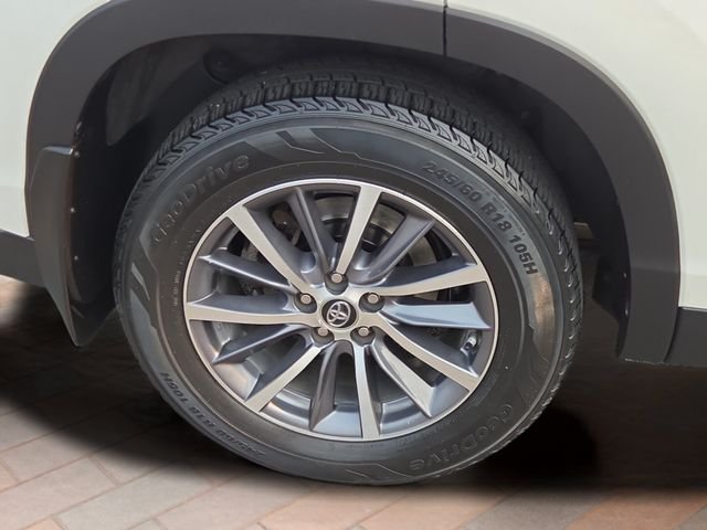 Used 2019 Blizzard Pearl Toyota XLE image 4