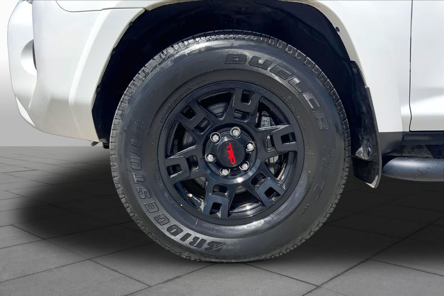 Used 2022 White Toyota SR5 image 11
