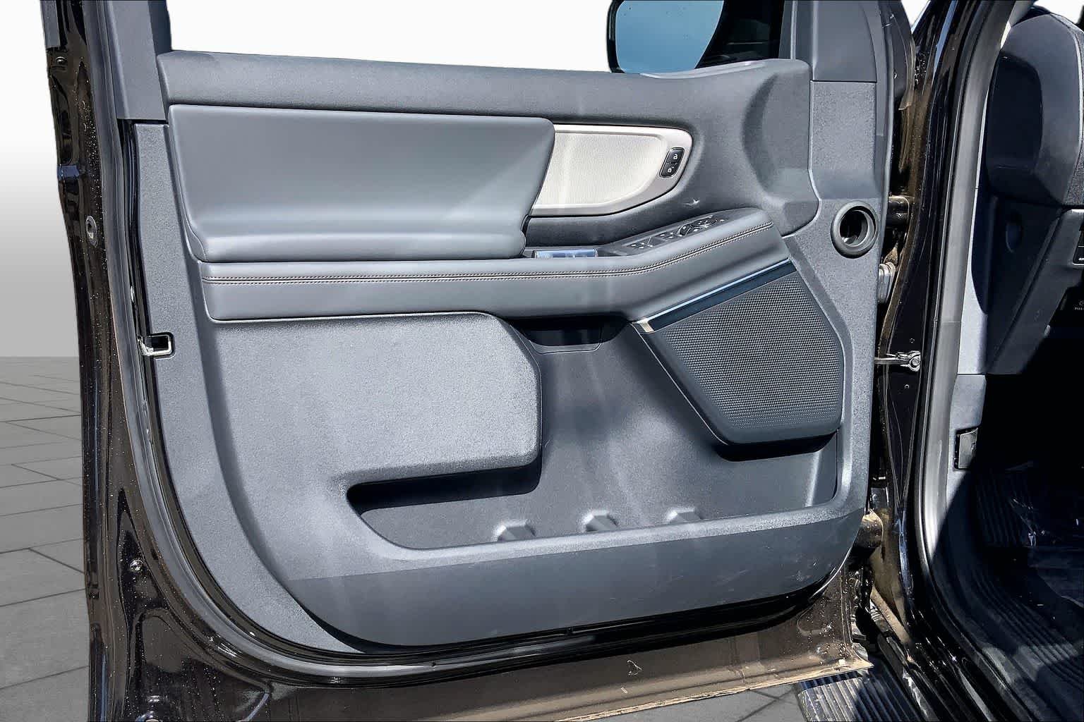 2025 Ford Expedition Active - Photo 10