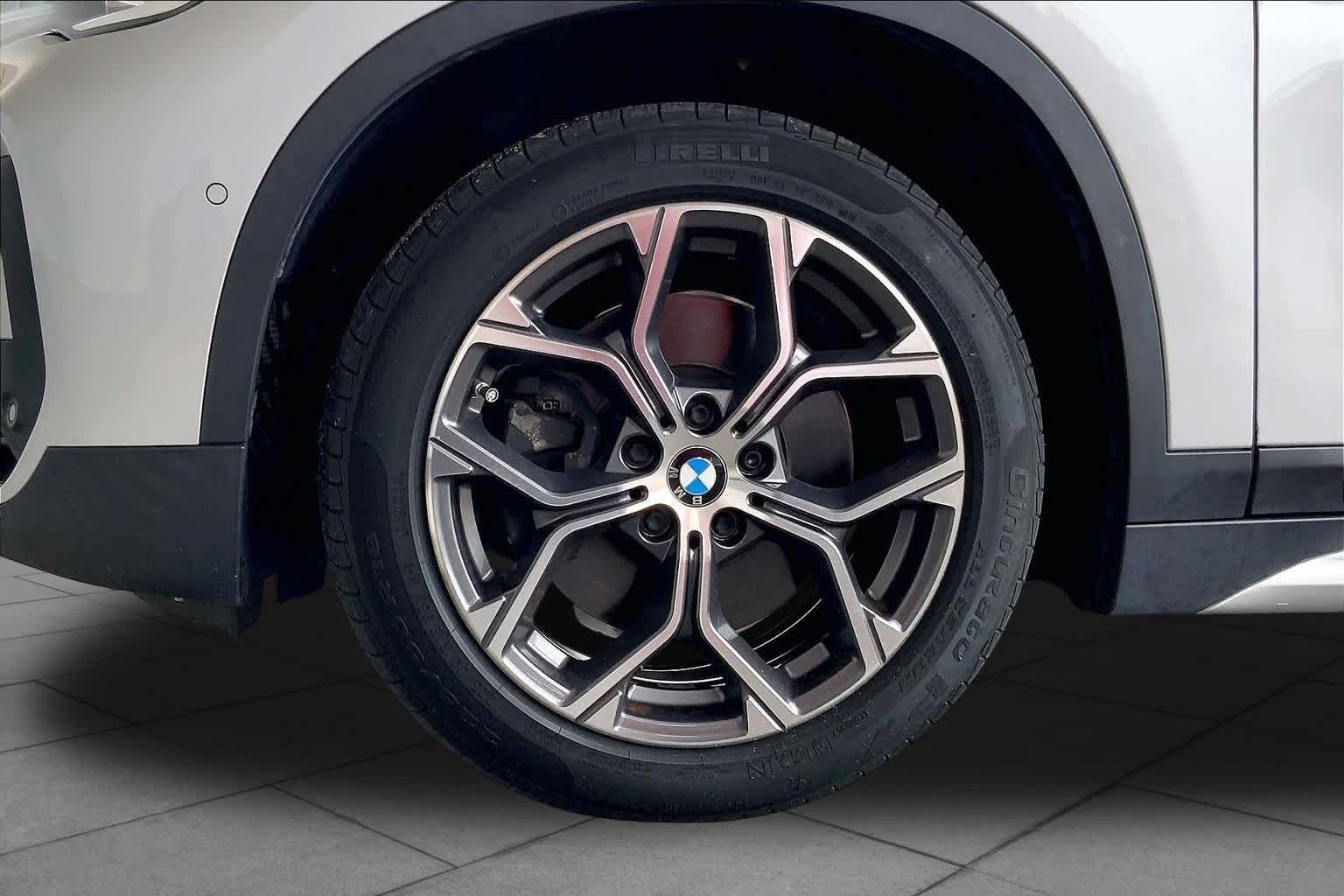 Used 2021 Glacier Silver Metallic BMW sDrive28i image 11