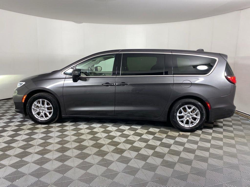 Used 2023 Crystal Metallic Chrysler Touring L image 13