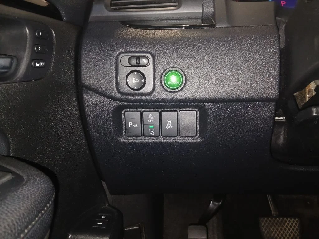 Used 2020 White Honda Touring image 12