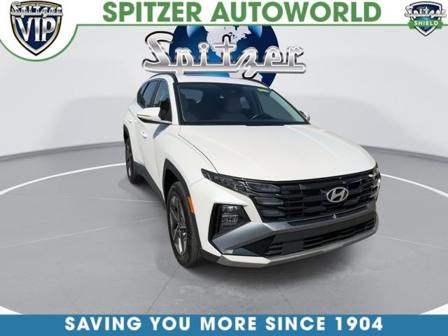 Used 2025 White Hyundai SEL Convenience image 2