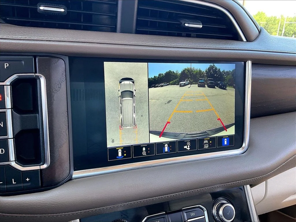 Used 2022 White Frost Tricoat GMC Denali image 19