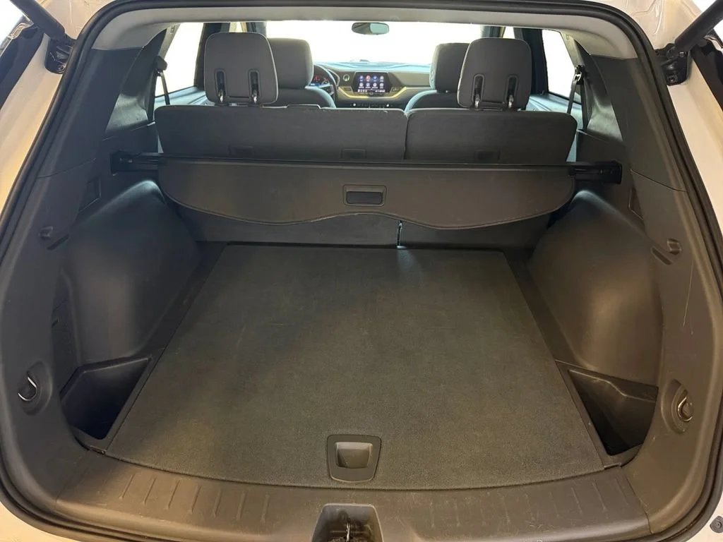 Used 2019 SUMMIT WHITE Chevrolet  image 14