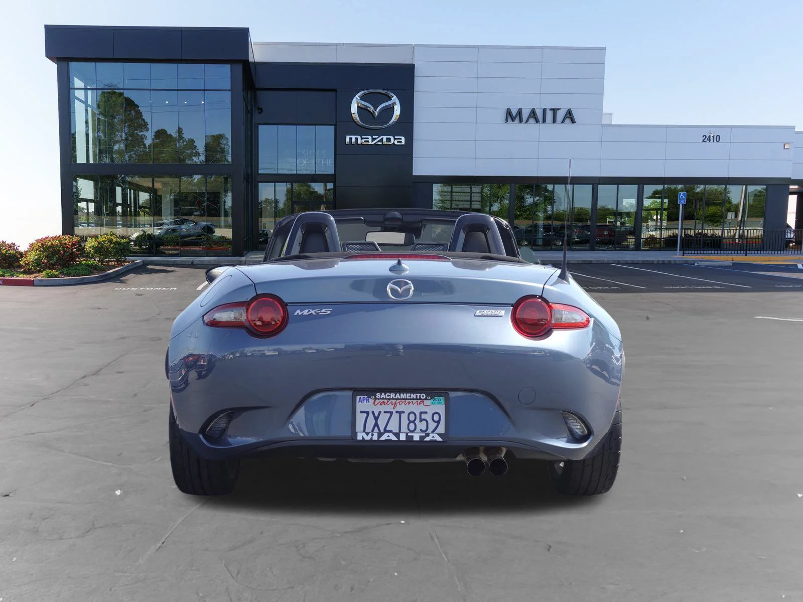 Used 2016 Blue Reflex Mica Mazda Grand Touring image 4